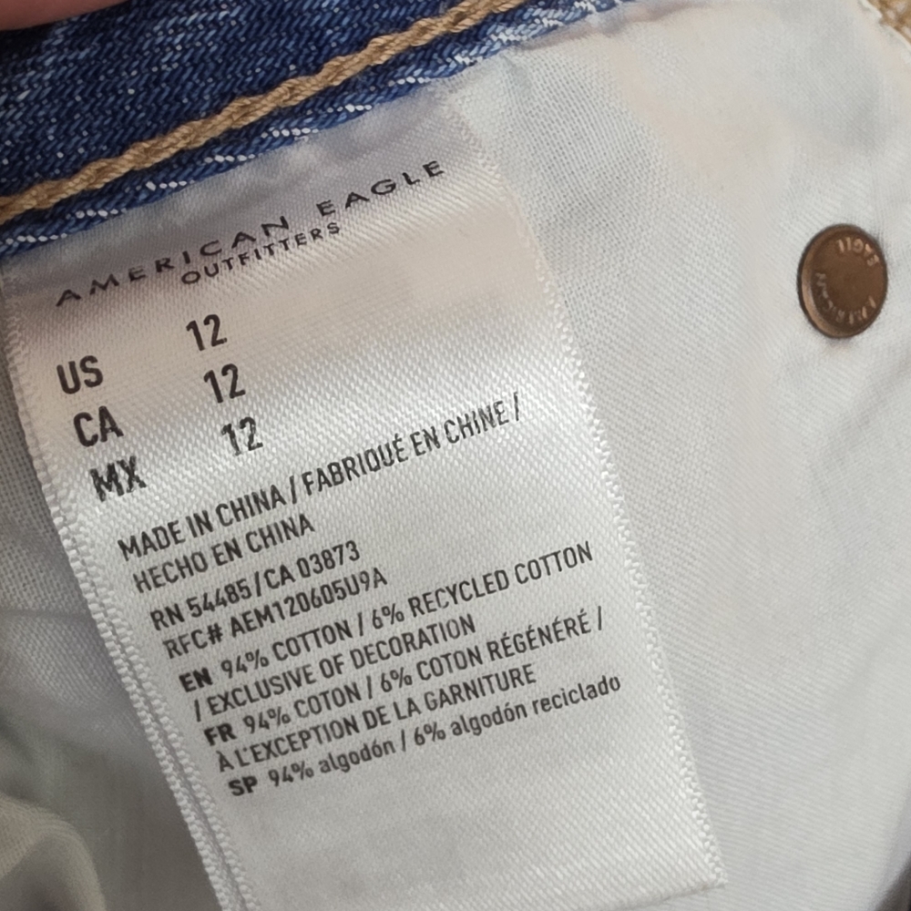 American Eagle Destroyed Medium Wash Tom Girl Shorts Womens Size 12 - Picture 9 of 15